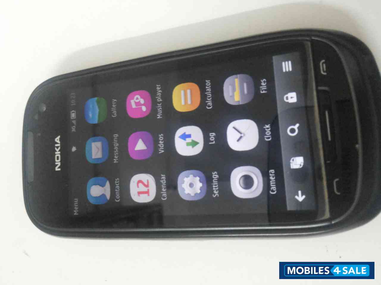 Black Nokia 701