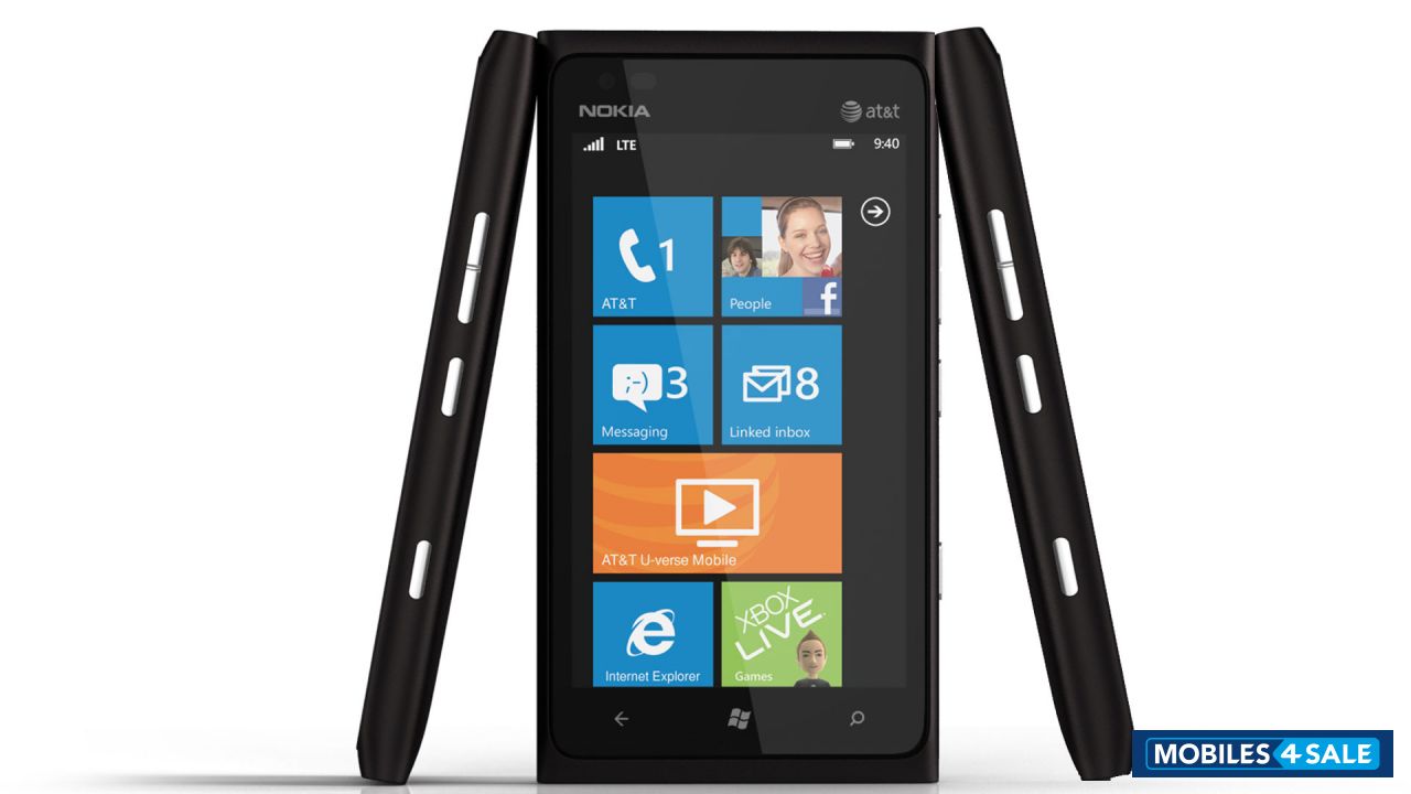 Black Nokia Lumia 900