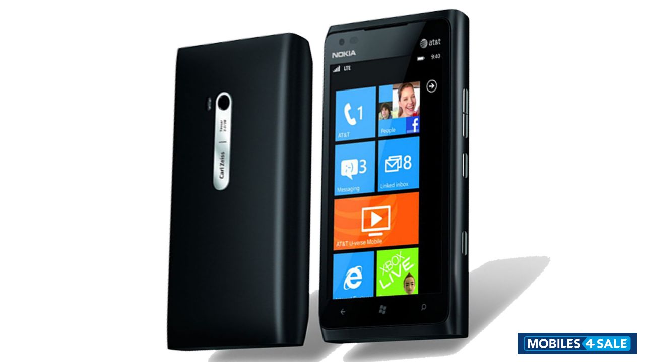 Black Nokia Lumia 900