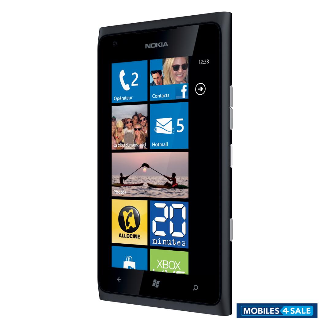 Black Nokia Lumia 900