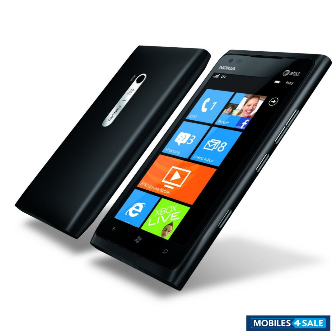 Black Nokia Lumia 900