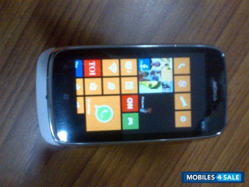 White Nokia Lumia 610