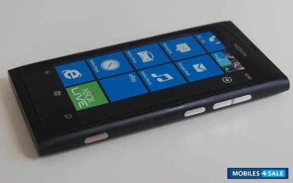 Black Nokia Lumia 800