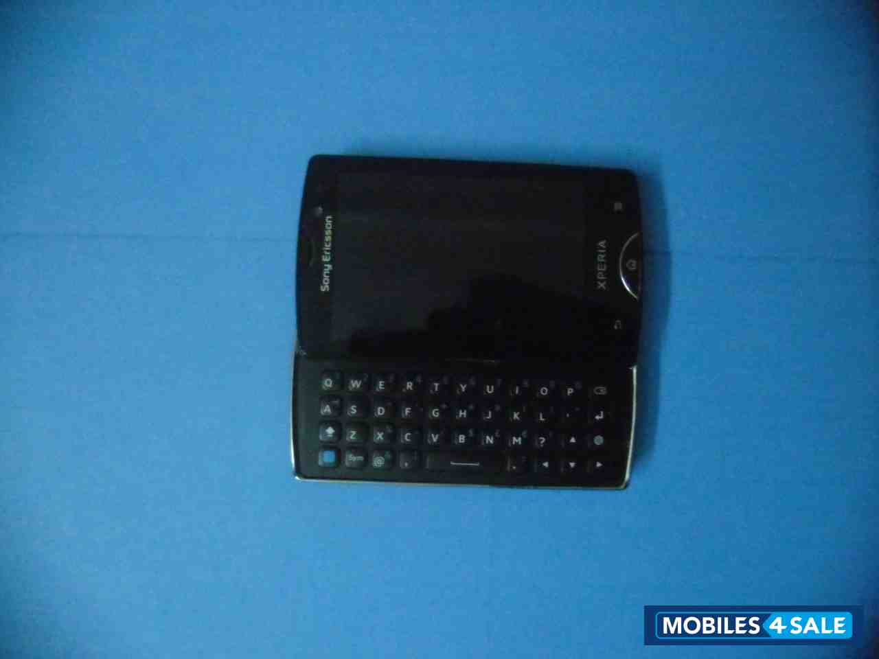 Black Sony Ericsson Xperia mini pro