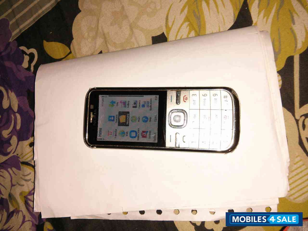 White Nokia C5