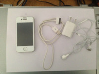 White Apple iPhone 4S