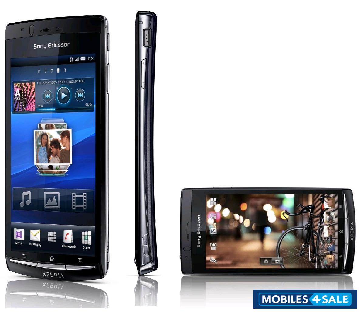 Black Sony Ericsson Xperia arc S