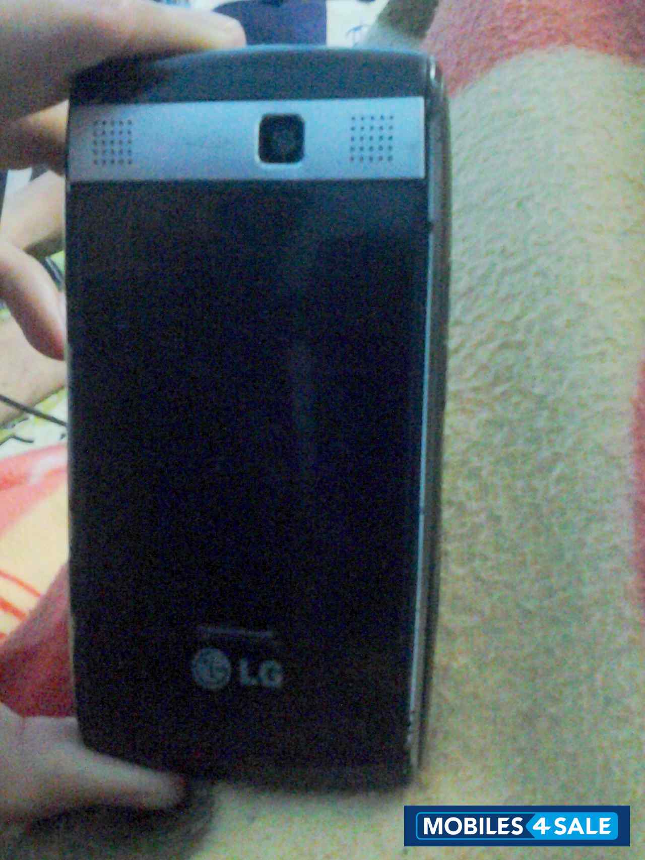 Black LG GW550