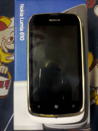 White Nokia Lumia 610