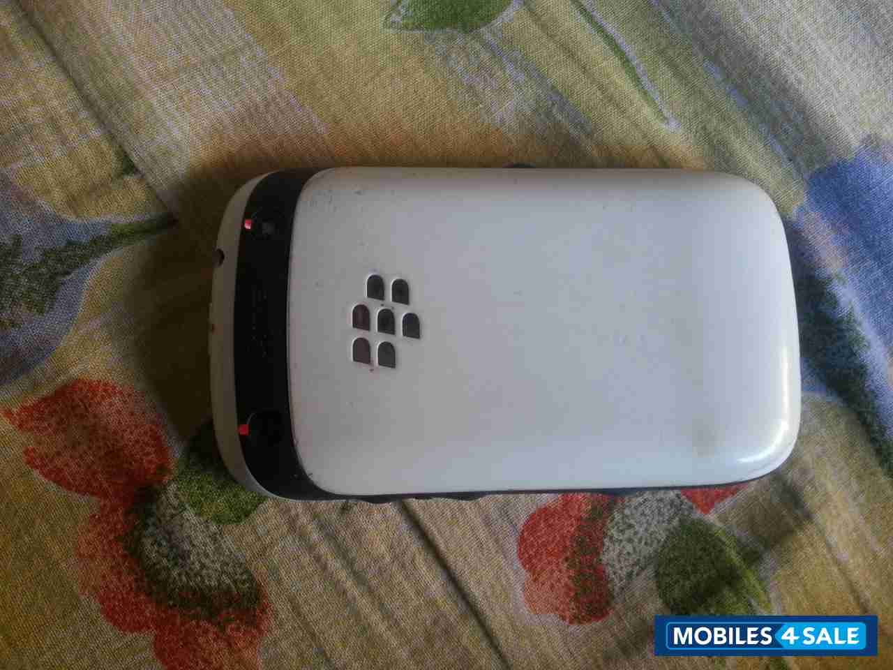 White BlackBerry Curve 9320