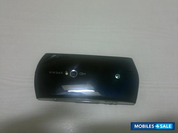 Blue-black Sony Ericsson Xperia neo V