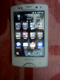 White Sony Ericsson Xperia mini pro