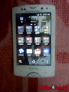 White Sony Ericsson Xperia mini pro