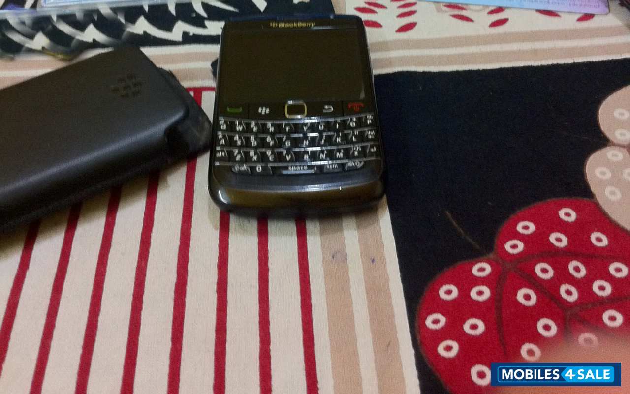 Black BlackBerry Bold 9780