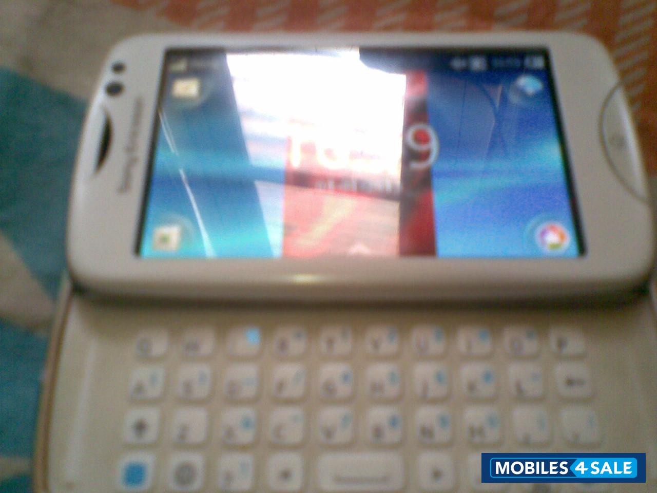 White Sony Ericsson  ck15i