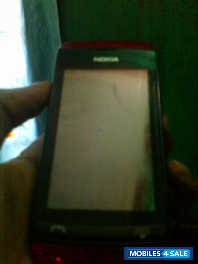 Red Nokia Asha 305