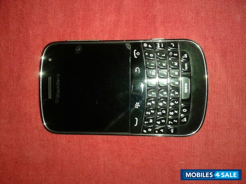 Black BlackBerry Bold 9900