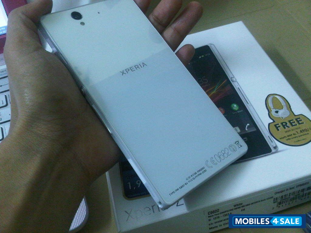 White Sony Xperia Z