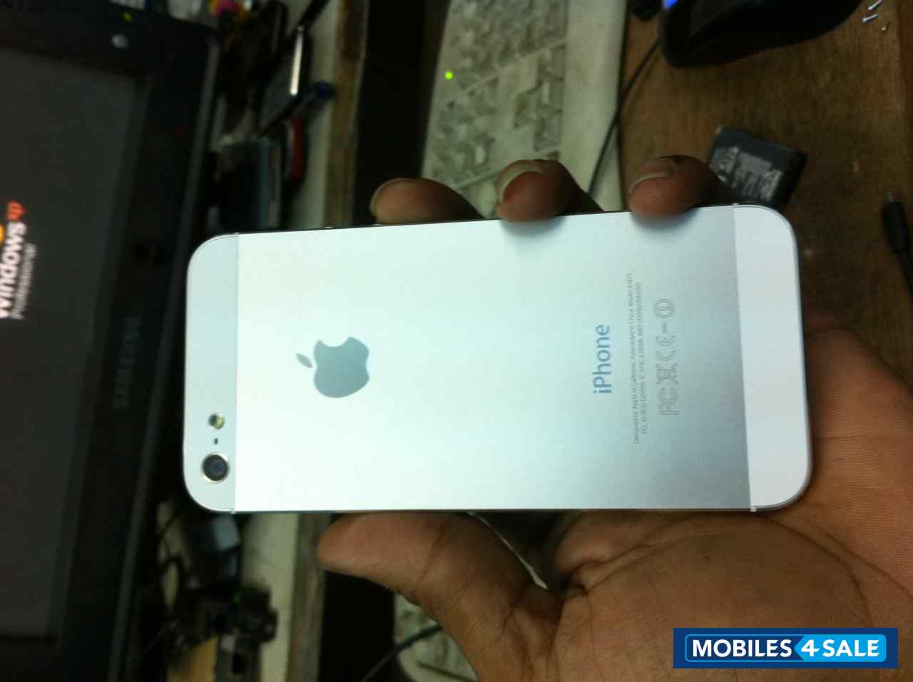 White Apple iPhone 5