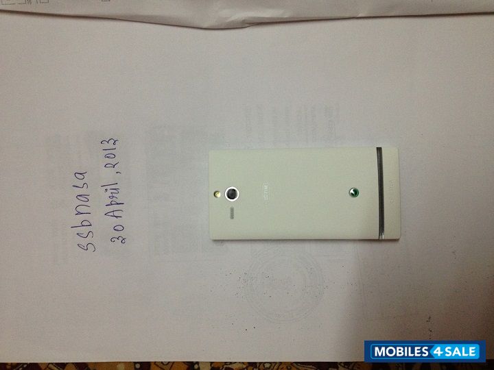 White Sony Xperia U