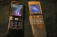 Black Nokia 8600 Luna