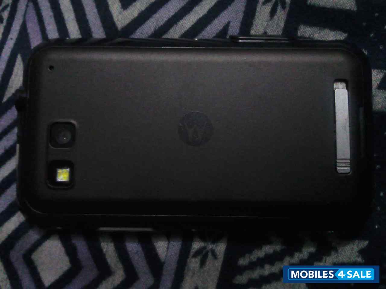 Black Motorola Defy Plus