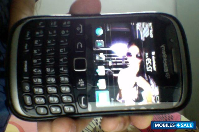 Black BlackBerry  Curve 9320