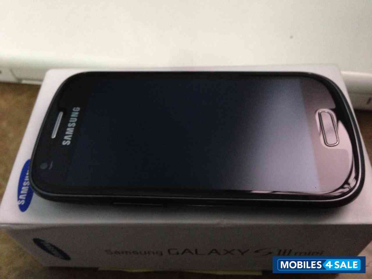 Black Samsung Galaxy S3 Mini