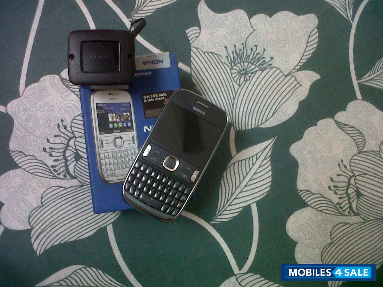 Gray Nokia Asha 302