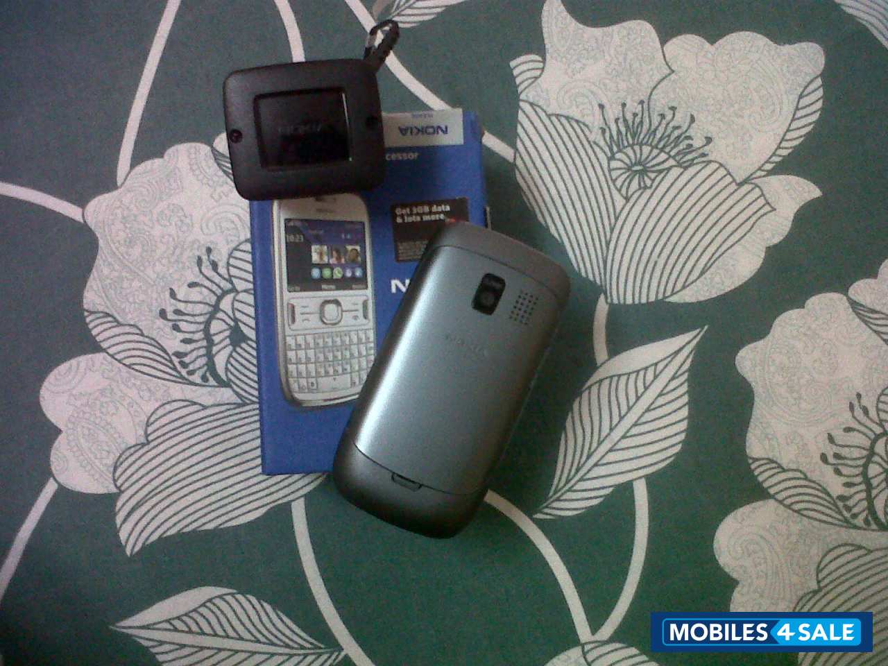 Gray Nokia Asha 302