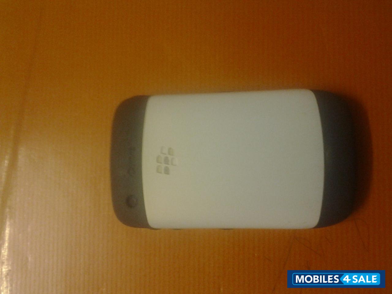 White BlackBerry Curve 8520