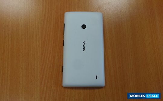 White Nokia Lumia 520