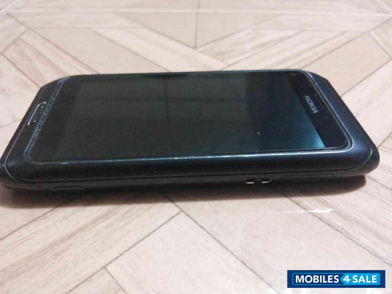 Black Nokia E7-00