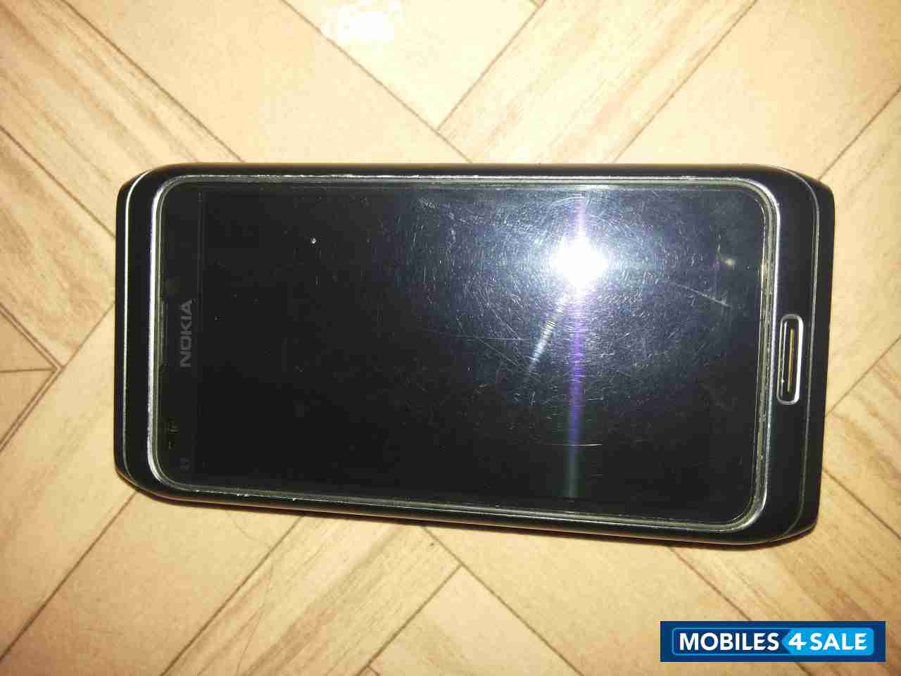 Black Nokia E7-00