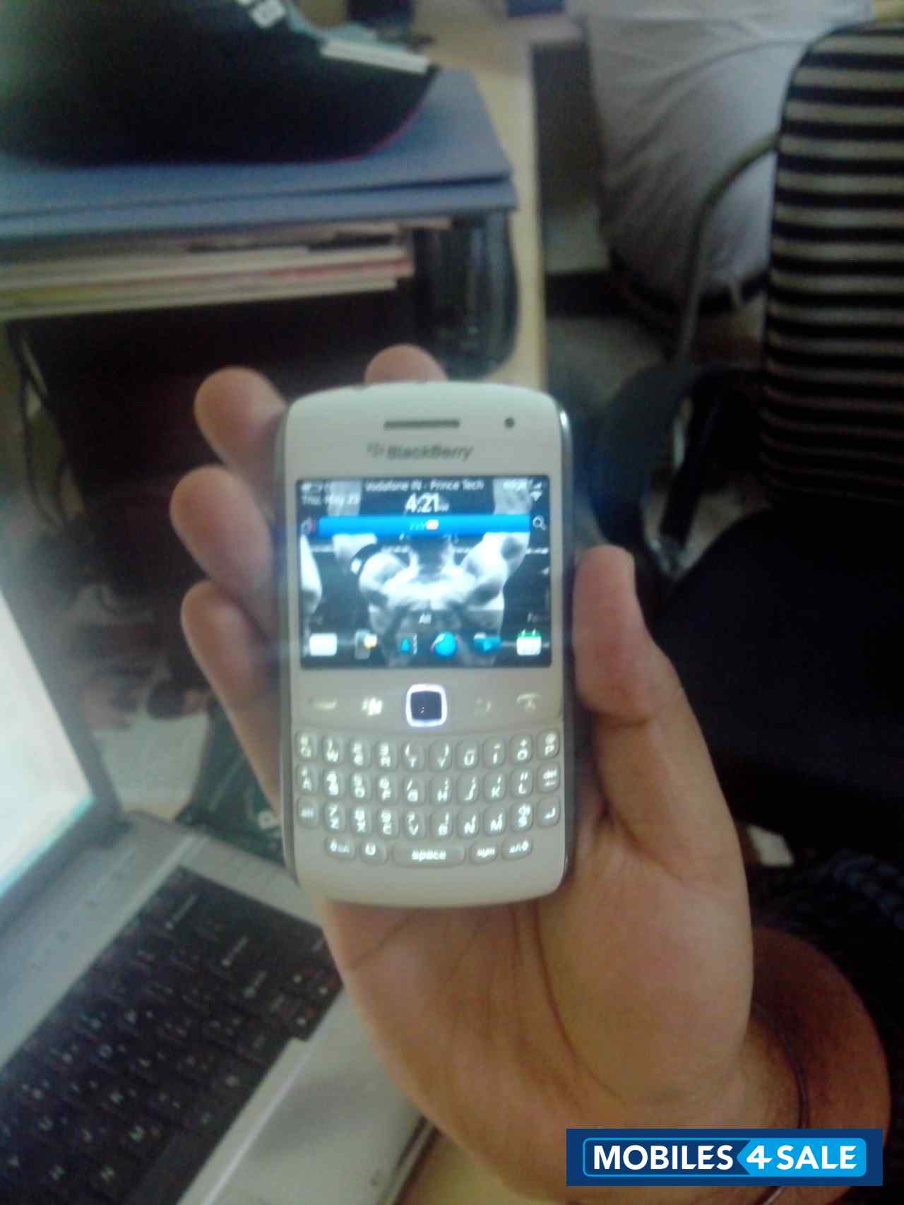 White BlackBerry Curve 9360