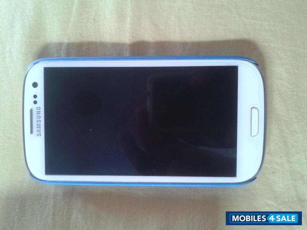 White Samsung Galaxy S3