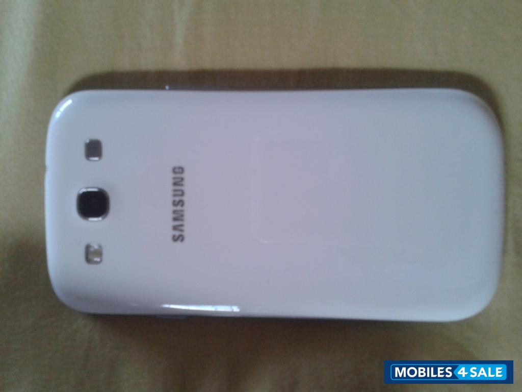 White Samsung Galaxy S3