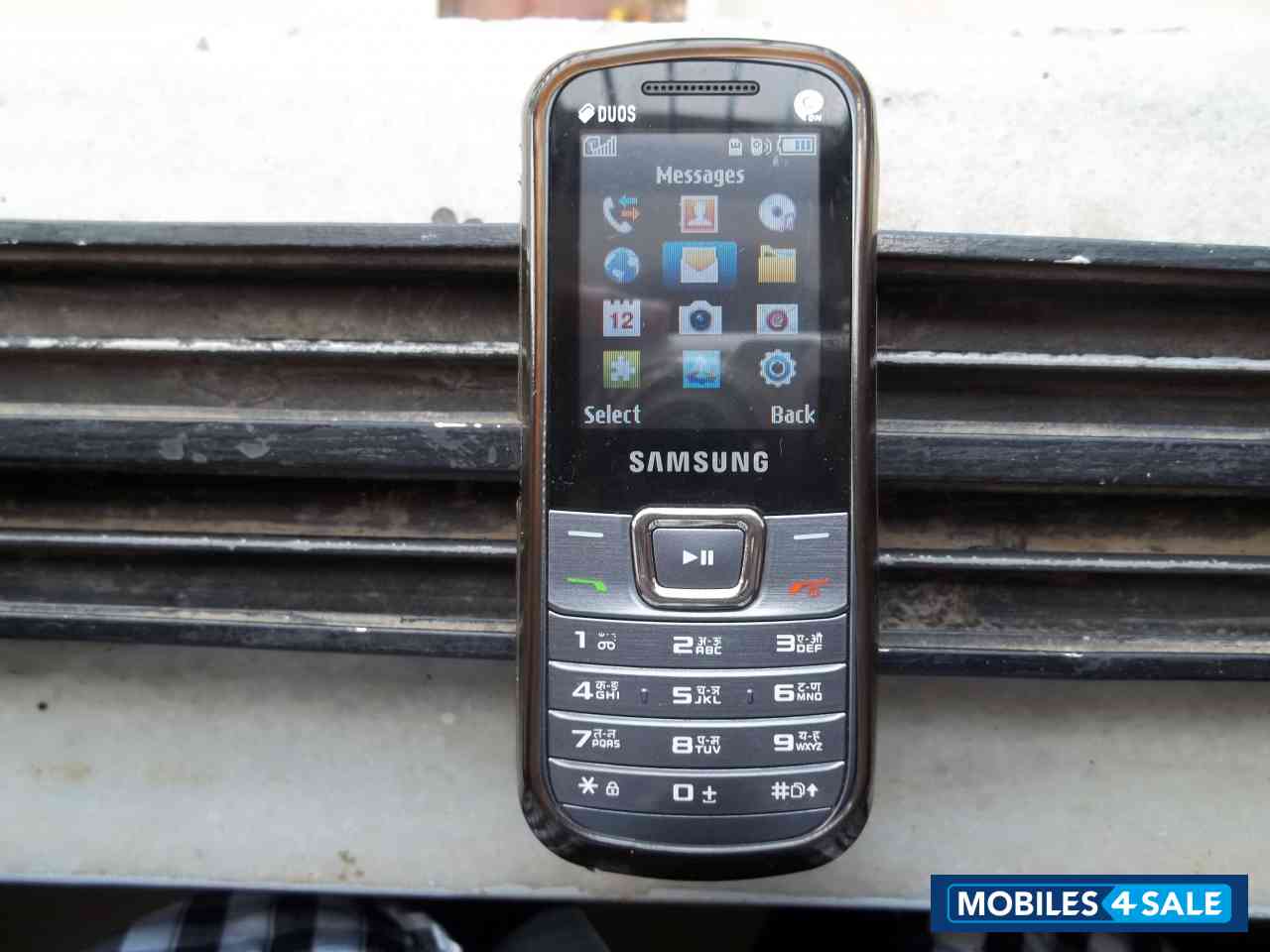 Metallic Silver Samsung Metro 2252