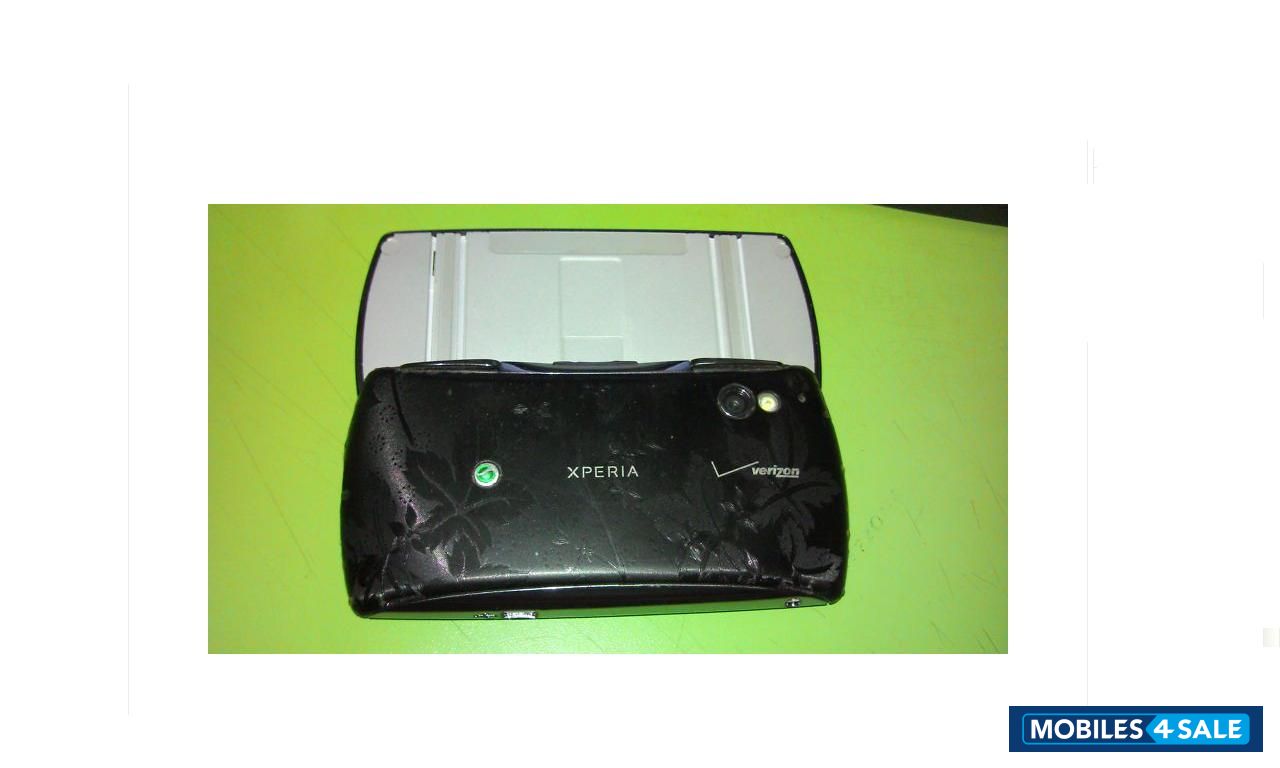 Black Sony Ericsson Xperia PLAY