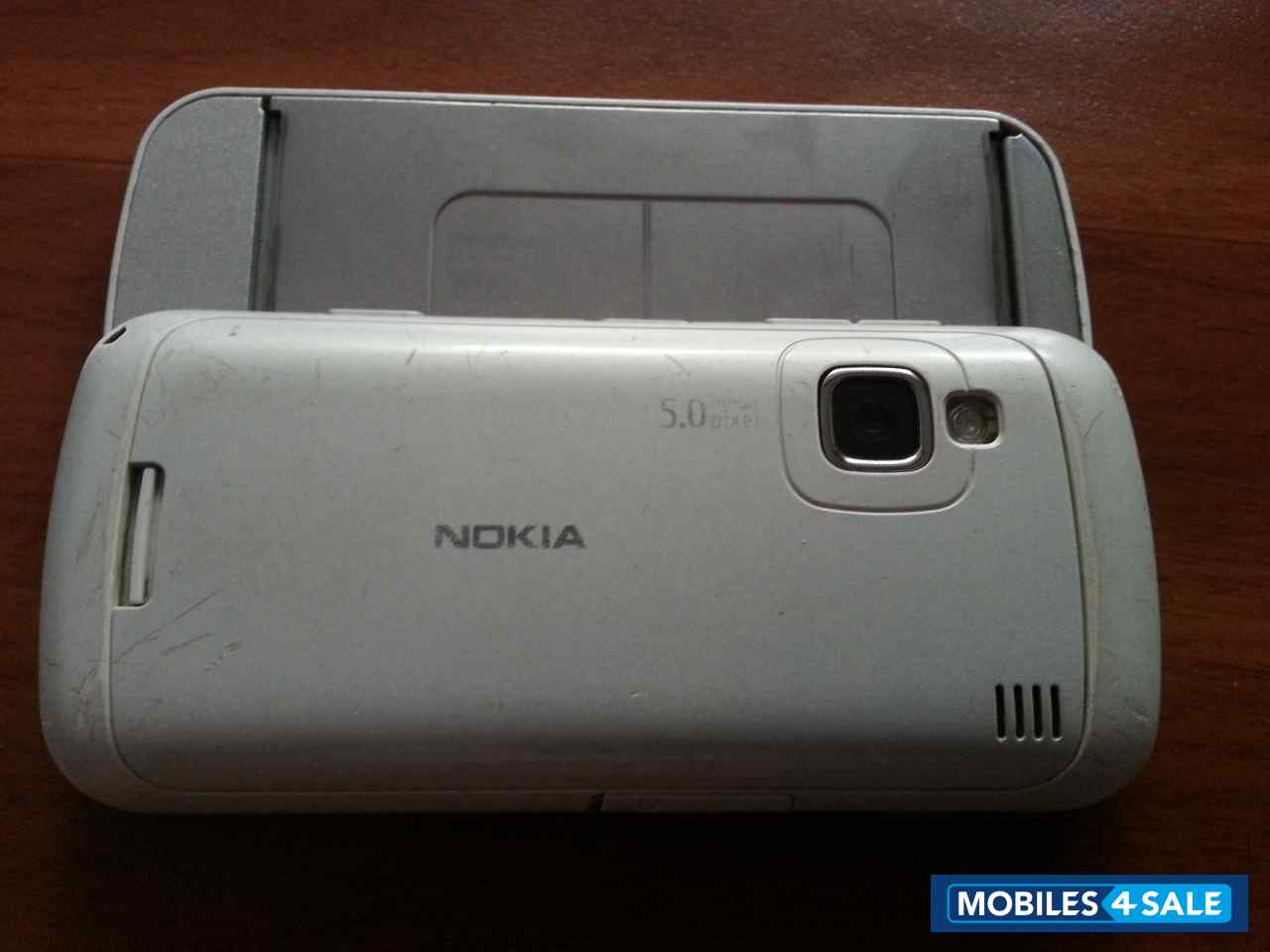 White Nokia C6