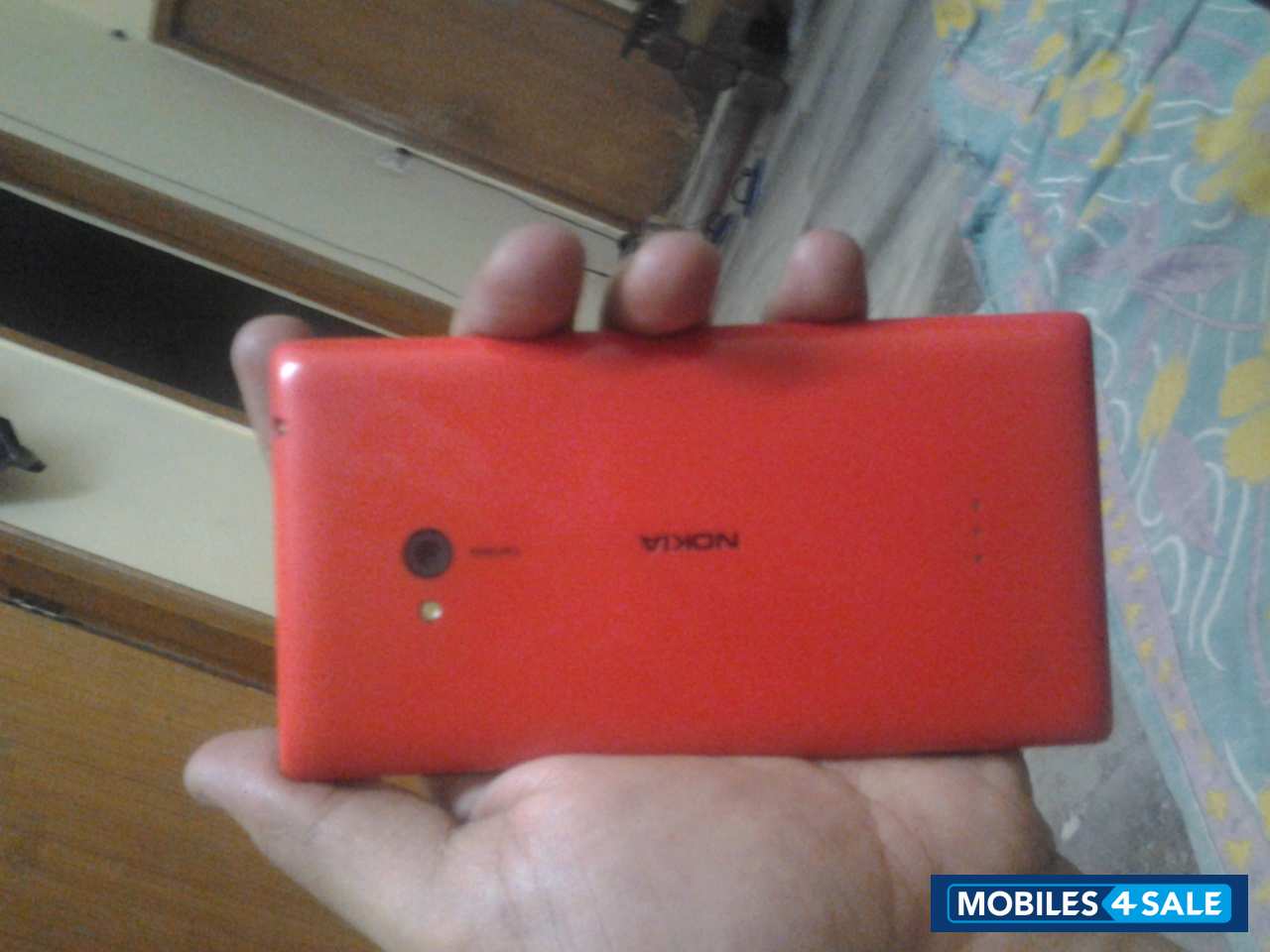 Red Nokia Lumia 720