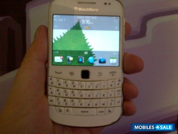 White BlackBerry Bold 9900