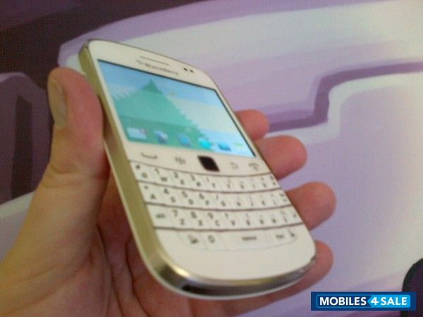 White BlackBerry Bold 9900