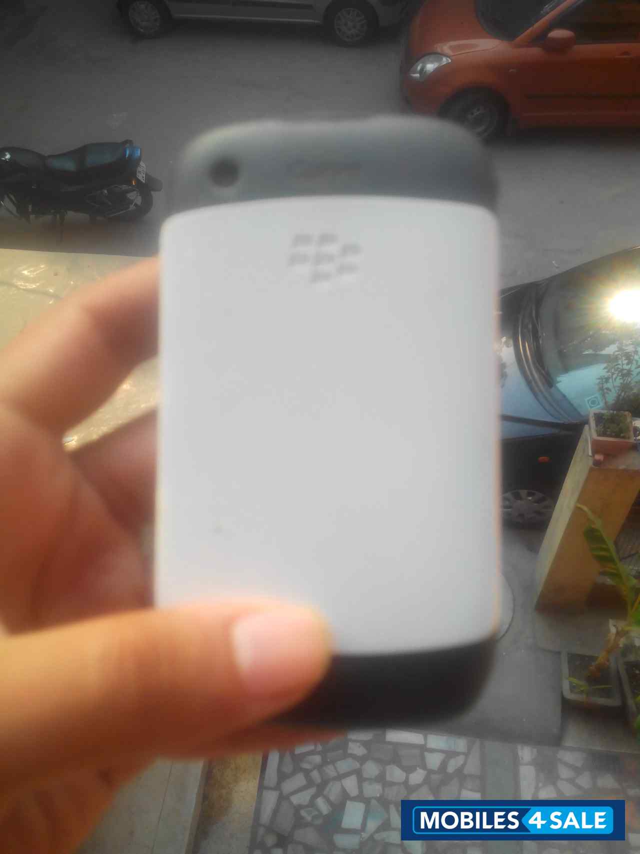 Spark White BlackBerry Curve 8520