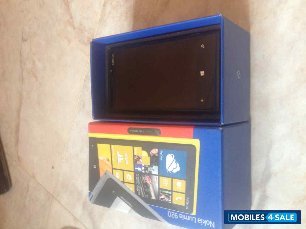 Black Nokia Lumia 920