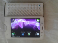 White Sony Ericsson Xperia mini pro