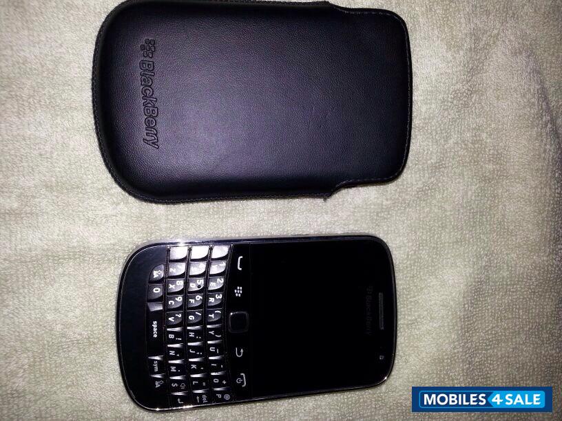 Black BlackBerry Bold 9900