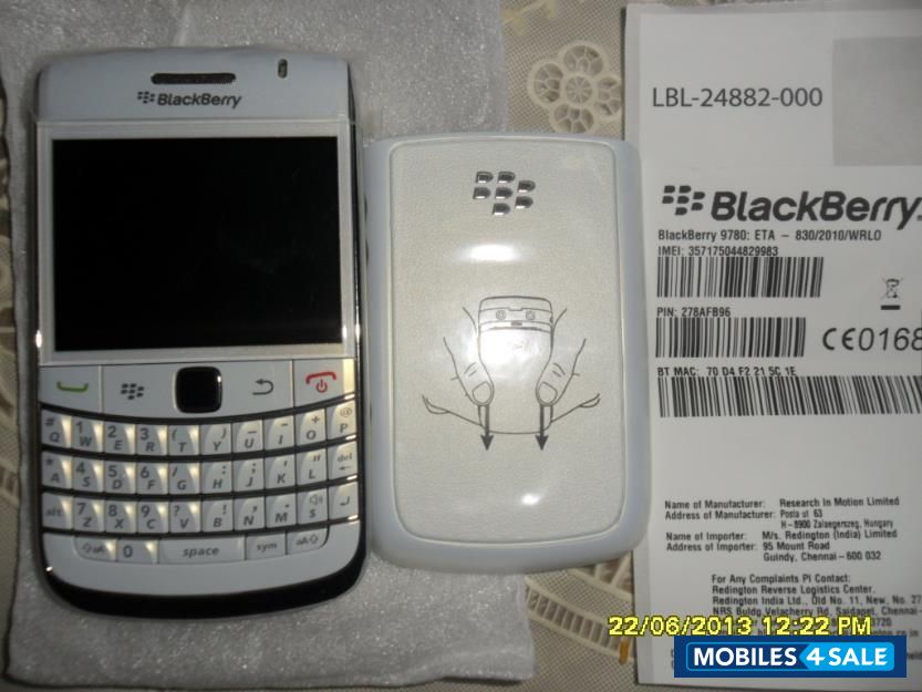 White BlackBerry Bold 9780