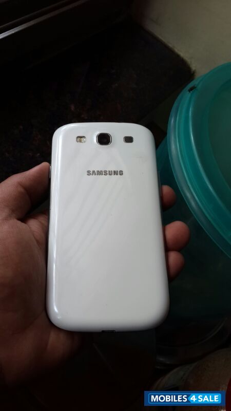 White Samsung Galaxy S3