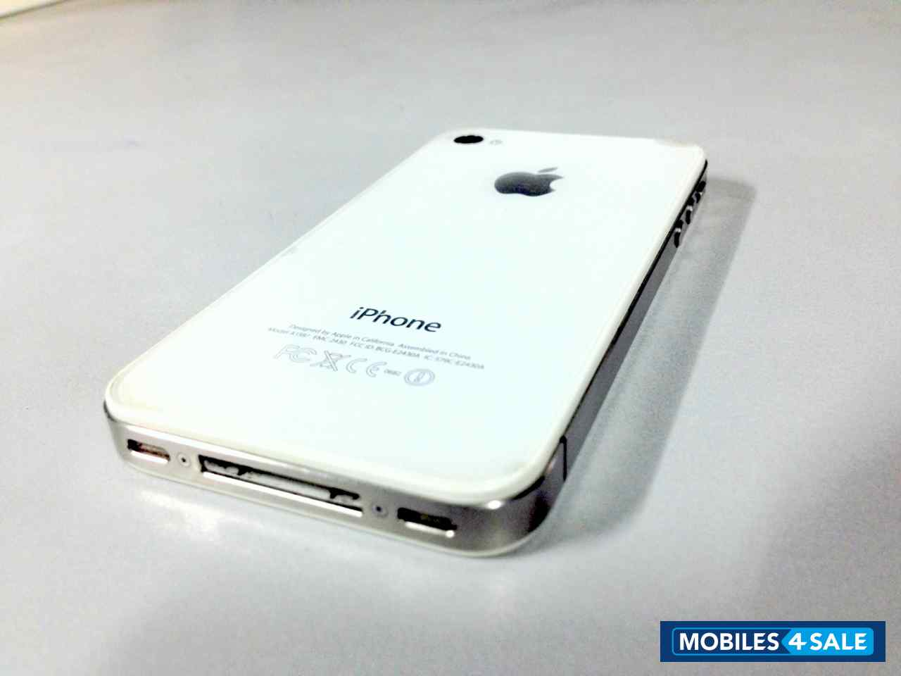 White Apple iPhone 4S